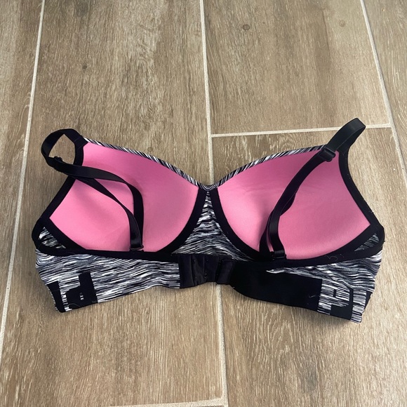 Pink Bra - Picture 2 of 4